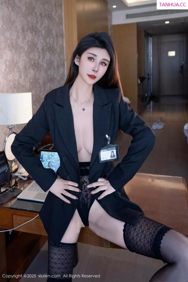   [XiuRen]高清写真图 2025.04.01 No.10095 艺艺yiyi 秘书服务第4张图片